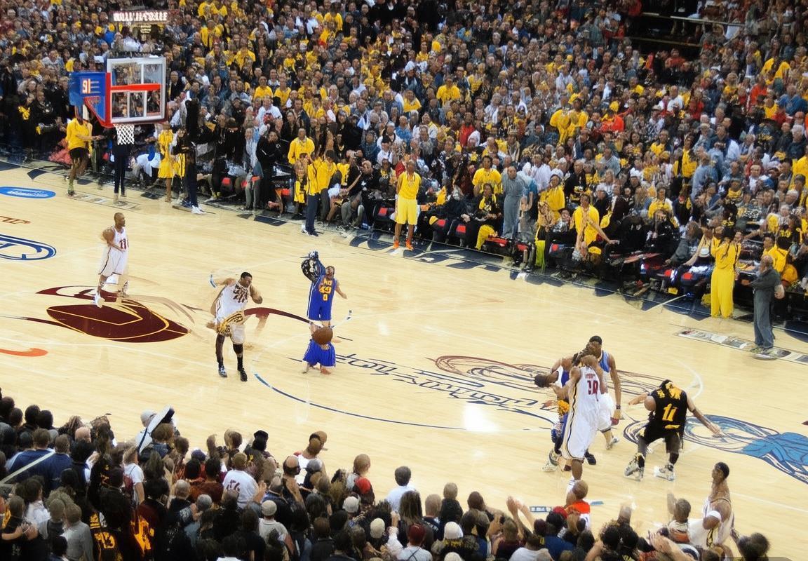 2013NBA季后赛骑士对步行者巅峰对决回顾：詹姆斯与乔治对决，战术与激情碰撞