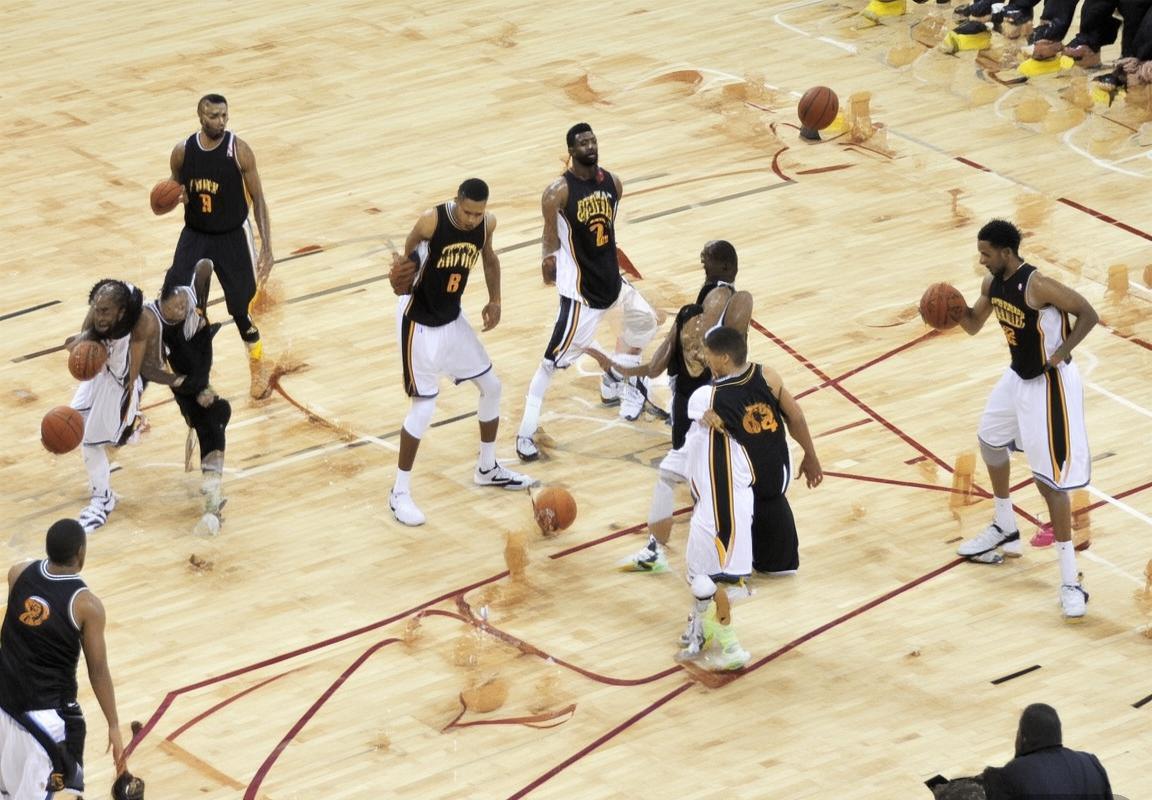 2013NBA季后赛骑士对步行者巅峰对决回顾：詹姆斯与乔治对决，战术与激情碰撞(图3)